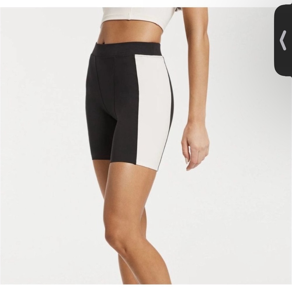Le Ore Seamed High Waisted Bike Short in Black